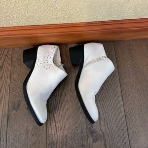 White heel boots